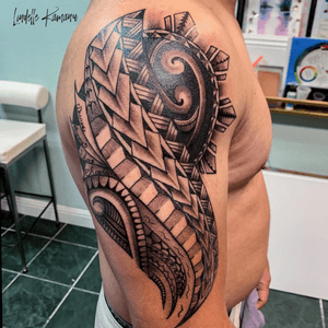 Second Session on this freehand Poly/ Filipino Fusion Tribal Tattoo. I have a few openings before this month ends. Feel free to Inbox me if you would like to book a session. Swipe for more photos. 😊 If you like my work, I invite you to follow: Personal Artist IG: @lindelle_lokahistudios Business IG: @lokahistudios