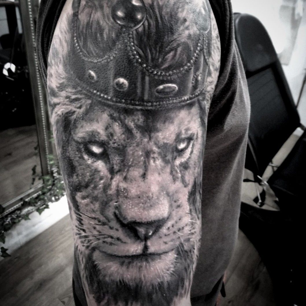 king lion crown tattoo