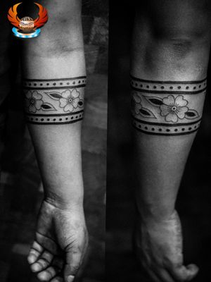 #forearm #bandtattoo #flowerbandtattoo #design #inprogress #flowertattoo #handtattoo #dot #forearm #tattoo #design #inkholic #tatt #boystattoo #tattooformen #tattooz #chandigarhink #chandigarhtattoo #hygiene #tattoobest #artist #chandigarh #mohali #freelance #tattooathome #freelancer