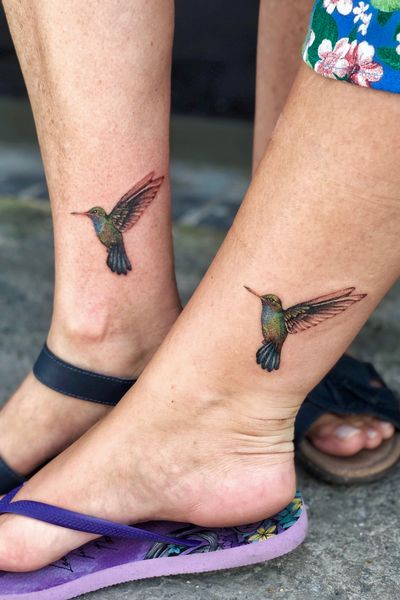 Matching Hummingbirds 🐦 #tattoo #tattoos #tatts #uk #nottingham #colourfultattoos #watercolourtattoo #animaltattoo #birdtattoo #birds #colour #uktattoos #nottinghamtattoos #inked #ink #colours #floral #birdstattoo #hummingbirdtattoo #hummingbird #matchingtattoos #matching #tattooideas #tattoodesign #details #tattoodetails #greenpower #green #london #londontattoo