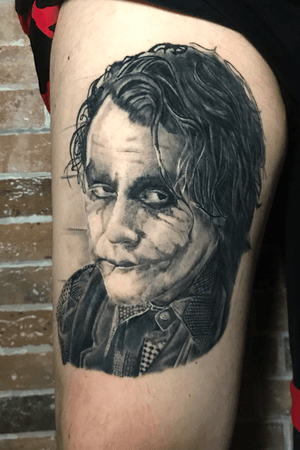 Joker ne il cavaloere oscuro tattoo completamente guarito 