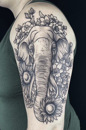 Elephant with flowers for my lovely client, Ashley. Process includes linework, dot work, and whip shading.    #linework #elephant #floral #fineline #blackandgrey #tattoooftheday 