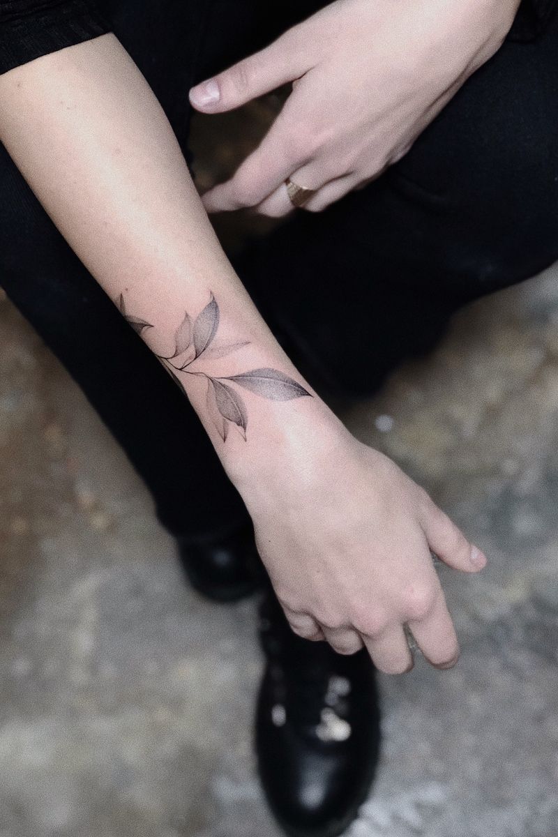 Tattoo uploaded by tomagematoma • #floral #leaves #feminime #thin #tomagematoma #fineline • Tattoodo Tattoo uploaded by tomagematoma • #floral #leaves #feminime #thin #tomagematoma #fineline • Tattoodo