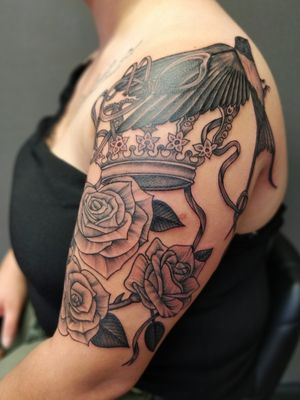 Roses and crown. Upper arm half sleeve.