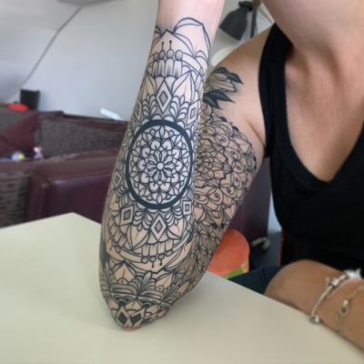 Bras totalement cicatrisé 😊😊😊🥳🥳🥳🥳 #bims #bimskaizoku #bimstattoo #paris #paname #paristattoo #prisontattoomachine #mandalatattoo #mandala #mandalapassion #blackandgrey #ink #inked #inktattoo #tatt #tatts #tattoo #tattoos #tattoostyle #tattoomodel #tattooer #tattos #tattooed #tatted #tattooist #tattooartist #tatt#tattoo #tatouagefemme #tatouage 