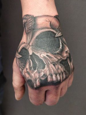 Hand skull.