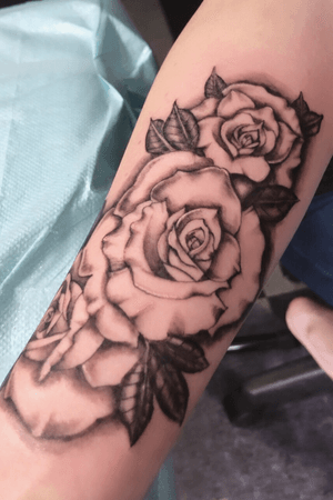 Roses on arm - 4 hours