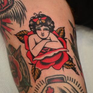 Tatuaje de rosa tradicional de Florian Santus
