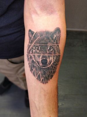Wolf with a graphic touch. #peppertattoo 