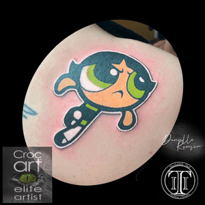 Sticker Style Buttercup tattoo dont by me #tattoo #femaletattooartist #powerpuffgirls #colourtattoo #buttercup