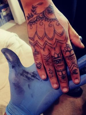 Hena tattoo. Instead of finishing she found it unique like this