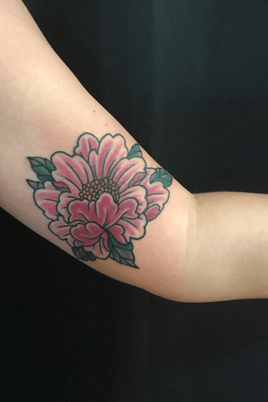 I love tattooing flowers of all kinds!