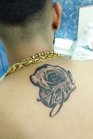 Rose with script #rose #rosetattoo #script #scripttattoo #realisticrose #realismrose #blackandgreyrose #blackandgrey #tattoo #tattooartist #tattoooftheday #realismtattoo #realistictattoo #tattoodo #backtattoo #upperbacktattoo #tattoodesign #customtattoo #tattooart 