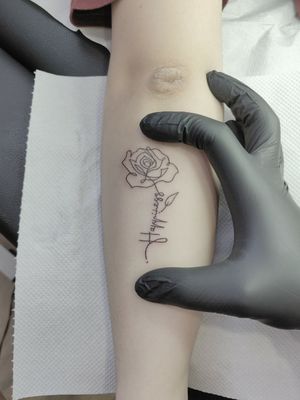 Minimal rose for tiny girl #tattoo#rosetattoo#minimalrosetattoo#minimaltattoo#linestattoo#lineswork#libewoektattoo#onelinetattoo#taot#ink#inkedup#girltattoo#tattoos#tattooidea#tattoolover#lovetattoo#tatuaggiitaliani#tatuaggi#tattooer#sketchtattoo