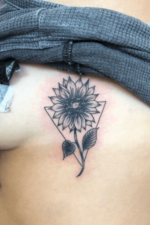 Side-boob sunflower 