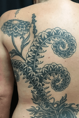 #JonOsiris #tattoo #henna #ornamental #floral #black #blacktattoo #blackandgrey #patternwork #tattoovinyasa  