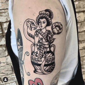 Death urn geisha