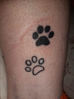 These are a day old too 👀 Top paw is in memory of our dog that passed last year Hani, and the bottom paw is for our other dog Mimmi that is still alive and kicking 💪🏻