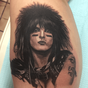 First part of Nikki Sixx portrait i did on my daughter,i got a like from Nikki himself and it made her and i really very happy😍