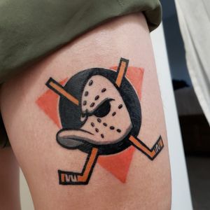 First Tattoo on myself! Not too bad and that Saniderm bandage I got on has been great for the healing process!#BombTechQ #hockey #hockeytattoo #anaheimducks #ducks #firsttattoo #NHL #selftattooed #selftattooing #selftattoo #saniderm #sanidermaftercare #mightyducks 