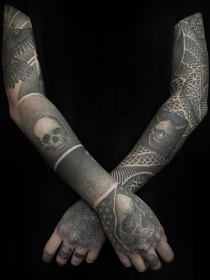 Sleeve tattoo by Guy Waisman #GuyWaisman #sleevetattoos #legsleeve #armsleeve #sleeve #fullsleeve #halfsleeve #tattooidea #dotwork #blackandgrey #skull #hannya #hand #mandala #pattern #sacredgeometry