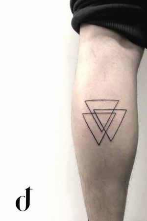We love geometry tattoos!!