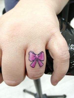 Pink bow finger