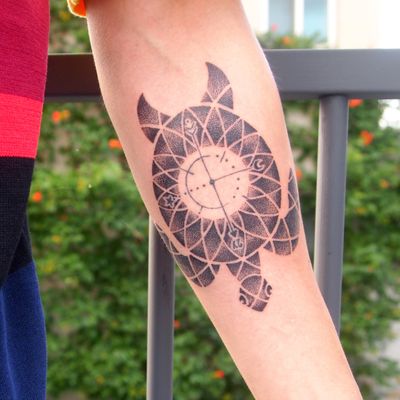#tattoo #tattoodesign #blackwork #blackworkers #dotworktattoos #customtattoo #blxckink #tttism #btattooing #workerz #inkedmag #radtattoos #turtle #mandalatattoo #illsontattoo #타투 #타투도안 #블랙워크 #도트워크 #거북이 #만다라타투 #주문제작 #상수타투 #홍대타투 #일손타투