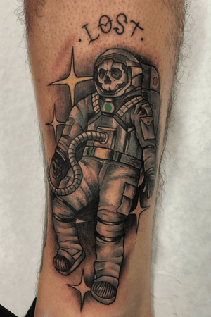 Something different than what i usually do.  But super fun.  Neotraditional dead spaceman.  #neotrational #astronaut #colortattoo #spacetattoo #skeletontattoo #peaces #artist