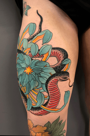 One of my favourite japanese pieces involvomg a snake and chrysanthemum. I love how it sits on the thigh and follows the bodies natural curves. #japanese