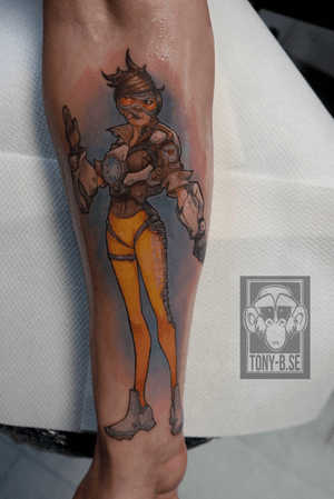 Tracer from overwatch as a tribute to a grandmother that reminds of her. #tracer#overwatch#tribute#art#gameing#game#videogametattoo#overwatchtattoo#unikum#unikumtattoo#tattoo#tattooing#tattooartist#göteborg#gothenburg#göteborgtattoo#dermalizepro 