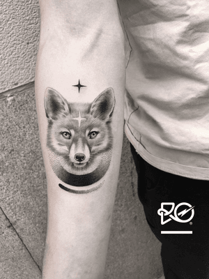 By RO. Robert Pavez • Tiny Animals - Fox • Done in studio Bläcktatuering • 🇸🇪 2019 #engraving #dotwork #etching #dot #linework #geometric #ro #blackwork #blackworktattoo #blackandgrey #black #tattoo #fineline
