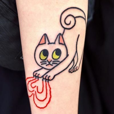 Cool tattoo by Ssun From Love #SsunFromLove #Ssun #TattoodoApp #TattoodoApptattooartist #tattooartist #tattooart #tattooidea #inspiringtattoo #besttattoo #awesometattoo #cat #illustrative #heart #kitty #love #arm