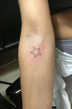 Fine line star boi by Lucy LeNoir - @ApothicaLucy - >>>DM me on IG to book!<<< See you soon! Located in Houston, TX, Westheimer / Montrose area @VioletTigerTattooParlor