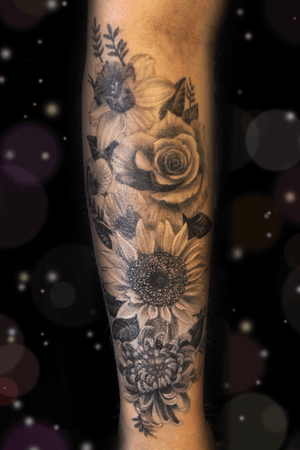 Realistic black and gray flowers 