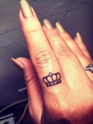 Finger crown