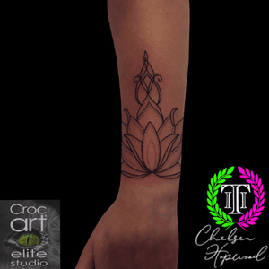 Lotus mandala. #mandala #lotusmandala #lotusflower #floral #linework #lineworktattoo #fineline #finelinetattoo #floraltattoo #daintytattoo #cutetattoo #girlytattoo