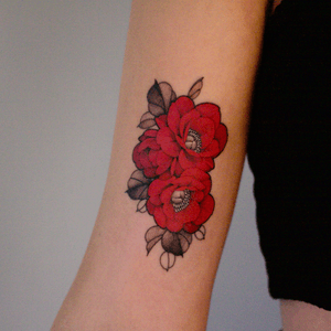 Freehand ADELA flowers @adela_tattooer most of my flowers are free hand works. Please check how i did on my IG. #adelaflower #flowertattoo #rosetattoo #tattooformen #tattooforgirl #peonytattoo #freehandtattoo