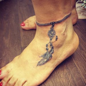 Feathered ankle chain