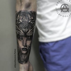 Woman and tiger tattooTatuaje realizado por Gerardo Aceves Follow 👉🏼@gerardoacevestattoo 👈🏼#blackandgrey #blackandgreytattoo #womantattoo #woman #tiger #tigertattoo 