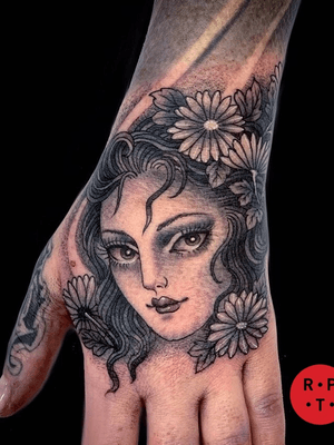 hand tattoo by Claudia de sabe #claudiadesabe #redpointtattoo #handtattoo #ladyhead #portrait #lady #flower