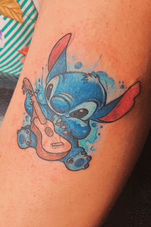 i cant with this tattoo 😍😍 im so freaking in love with it!!! #stitch #liloandstitch #disney Jessica Barnett from Trilogy Tatoo in Riverview did this beauty for me!!