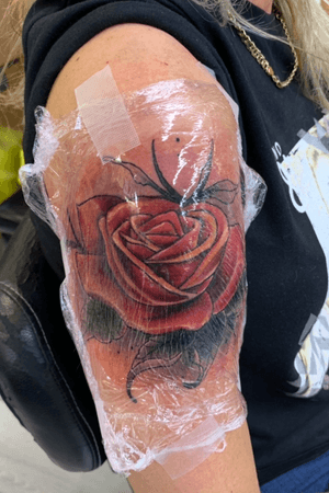 Hi hello, I can help you with, your Project/Tattoo/Idea,Please check my Instagram and also follow me @cartelllabtattoo,You can also have a chat with me at the WhatsApp 07365371993