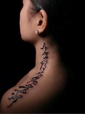 Calligraphy tattoo by Shantel Liao #ShantelLiao #calligraphy #script #lettering #brushstroke #meaningfultattoo #language #words #Chinese #Japanese #characters #writing #freehand