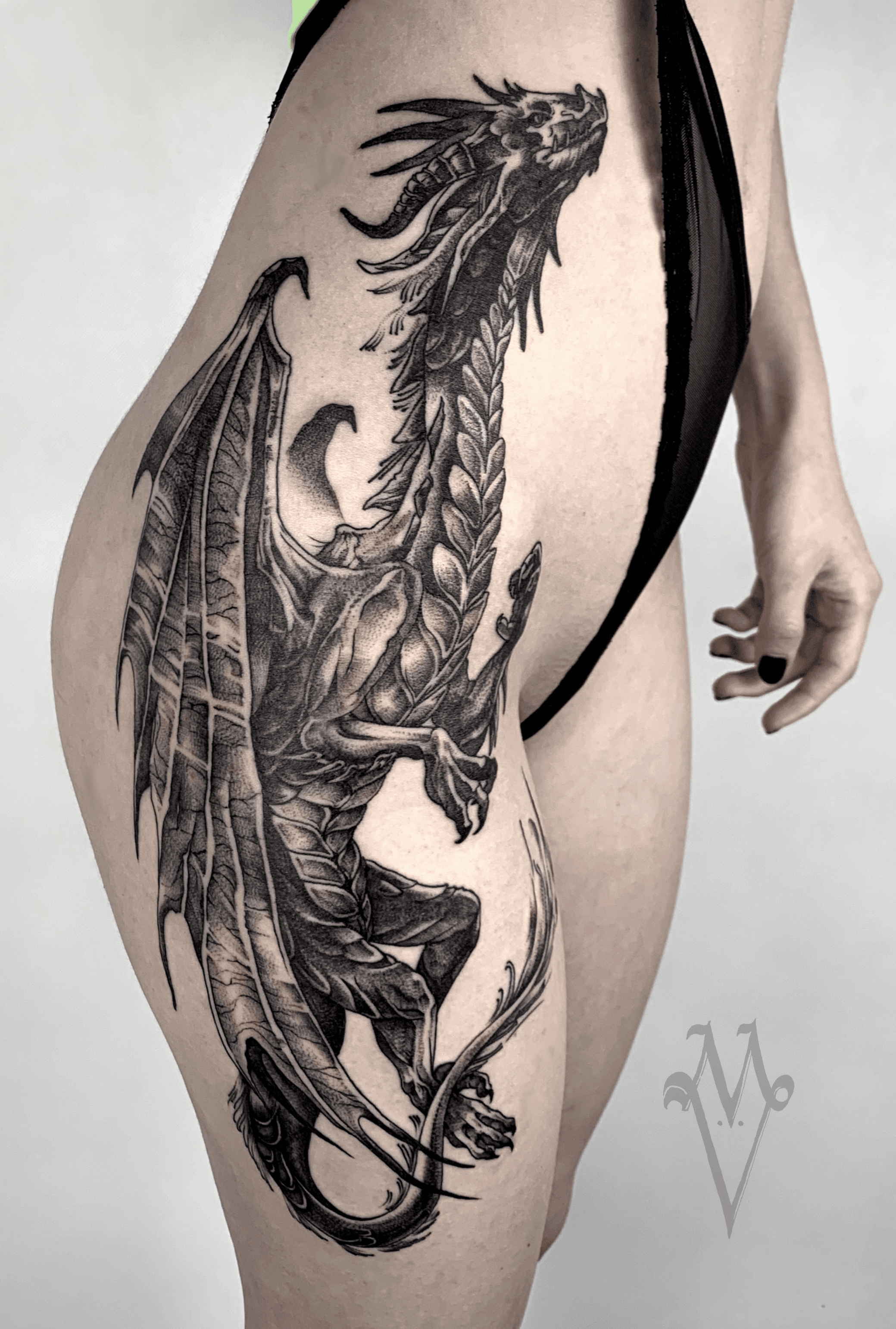 Dragon tattoo, thigh tattoo, whipshading.