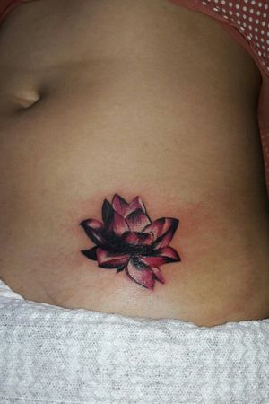 flor de loto #floraltattoo #tattooart #tattaopsp #tattooartist #ink #blackandgrey #colortattoo #colorful #realistic #realismocolorido 