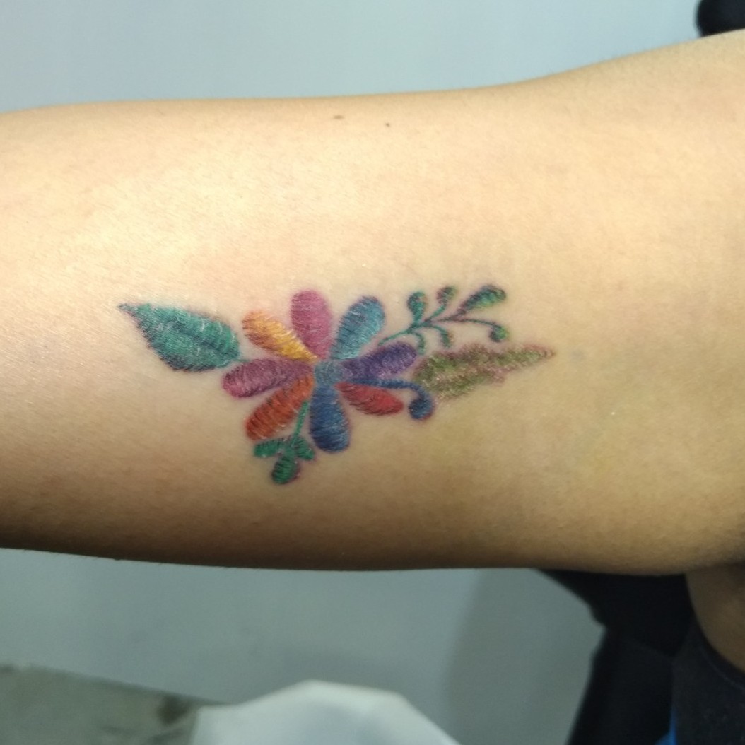 Tattoo uploaded by Mexican Tatts • Flores bordadas estilo mexicano • Tattoodo Tattoo uploaded by Mexican Tatts • Flores bordadas estilo mexicano • Tattoodo