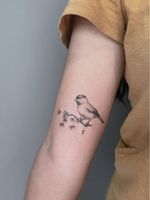 Bird tattoo by Mar Negro #MarNegro #birdtattoos #birdtattoo #bird #feathers #wings #flying #tattooidea #illustrative #branch #tree #blackandgrey