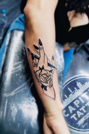 Realizado por Zurdo Tattoosshh 🤩👌 conoce más de nosotros cotiza por inbox m.me/CapitalTattooCDMX
.
.
.
.
.
#capitaltattoomexico #fuckingvida #ink #inked #tattooed #tattooartist #tattooart #tattoolife #inkedup #inkedgirls #girlswithtattoos #instatattoo #bodyart #tattooist #tattooing #tattooedgirls #blackwork #hand #mano #belleza #tatuaje #mujer #women #uñas