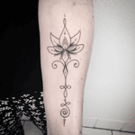 #tattoo #tatouage #lotus #lotustattoo #lotusmandala #lotusmandalatattoo #dot #dotwork #dottattoo #dotworktattoo #stippletattoo #petitspoints #lespetitspointsdefanny #lausanne #lausannetattoo #tattoolausanne 